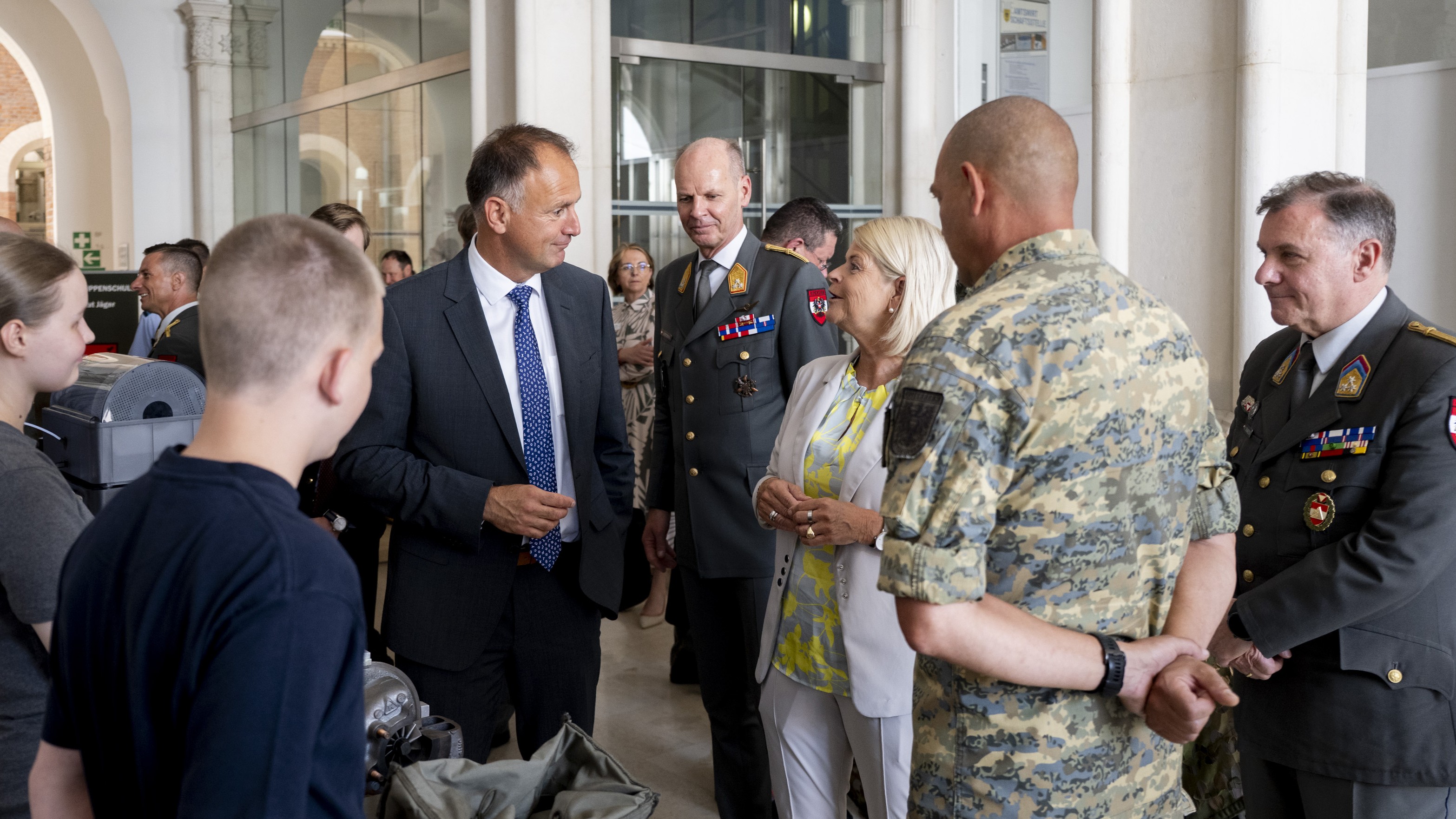 EDA Chief Executive visits Austria