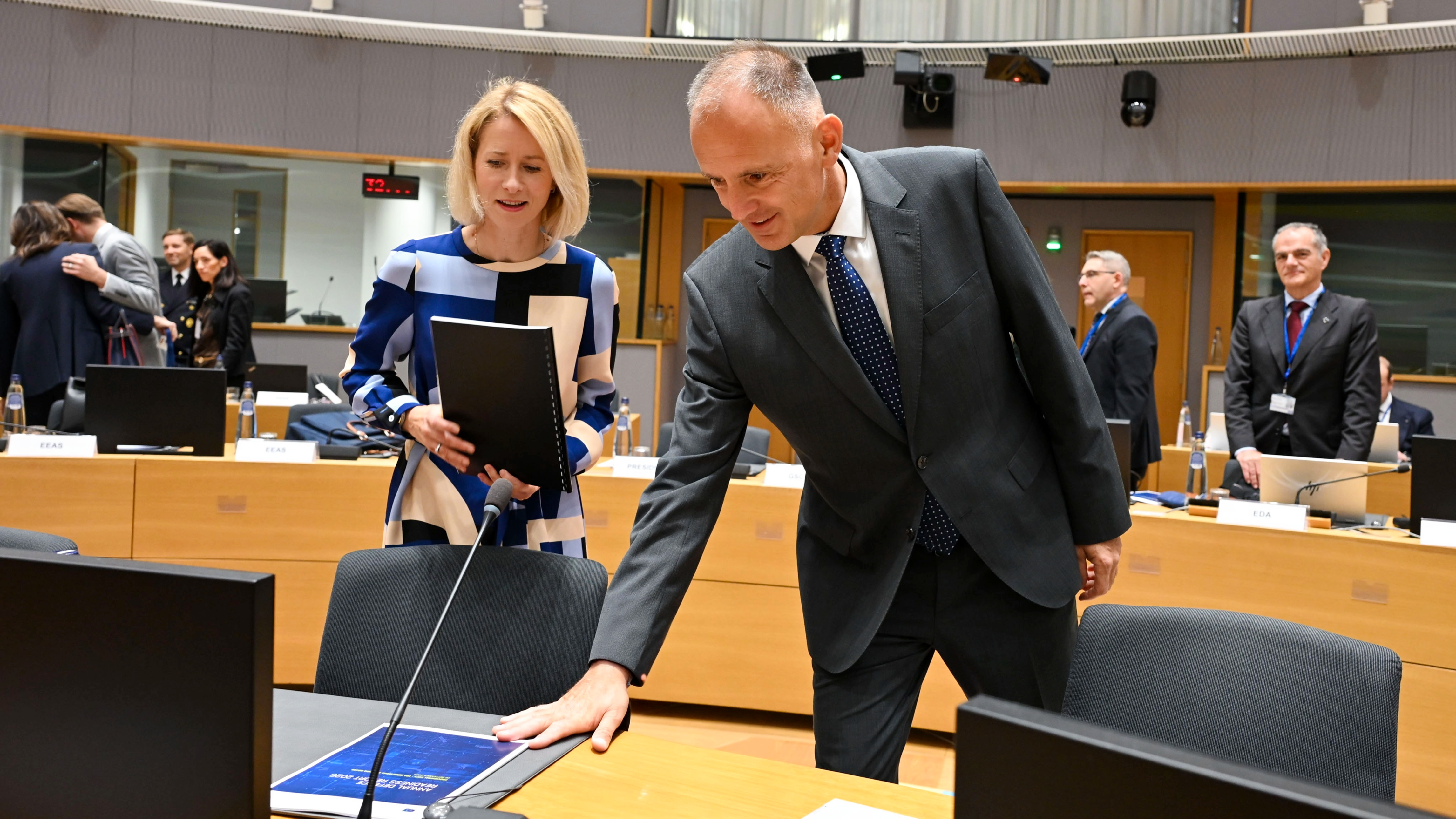 EDA Chief Executive André Denk is handing over the Annual Defence Readiness Report to the EU High Representative for Foreign Affairs Kaja Kallas